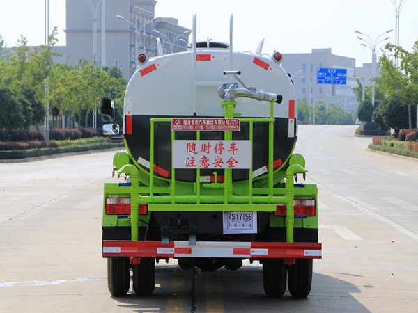 國(guó)六東風(fēng)小多利卡5噸灑水車(chē)